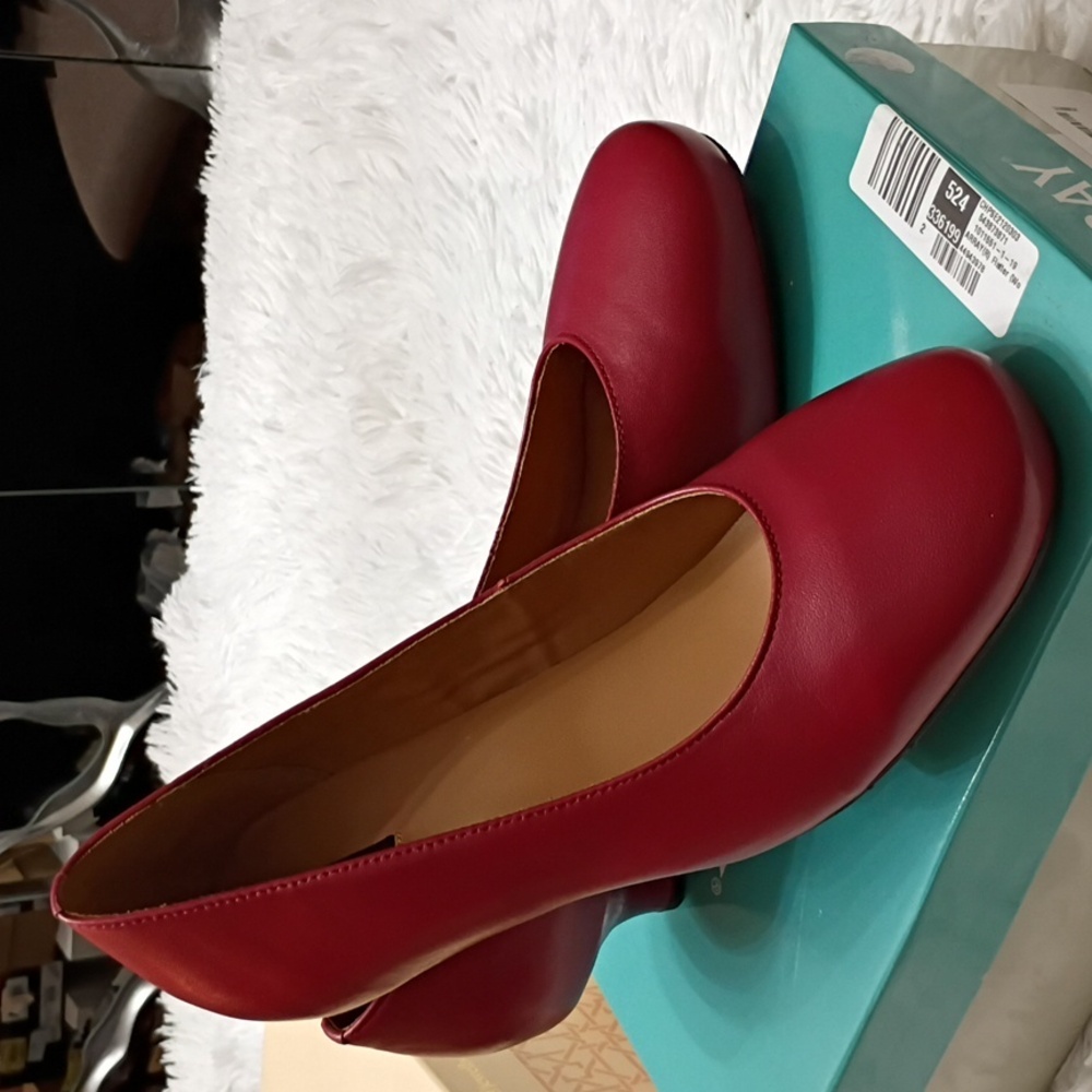 Array Flatter Classic Red Women's Leather Pumps H… - image 8